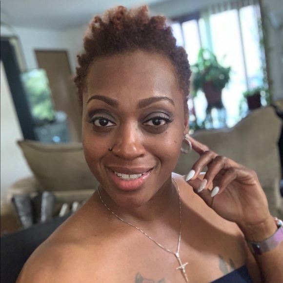 Meet your Posher, Elaine - Picture 9 of 9